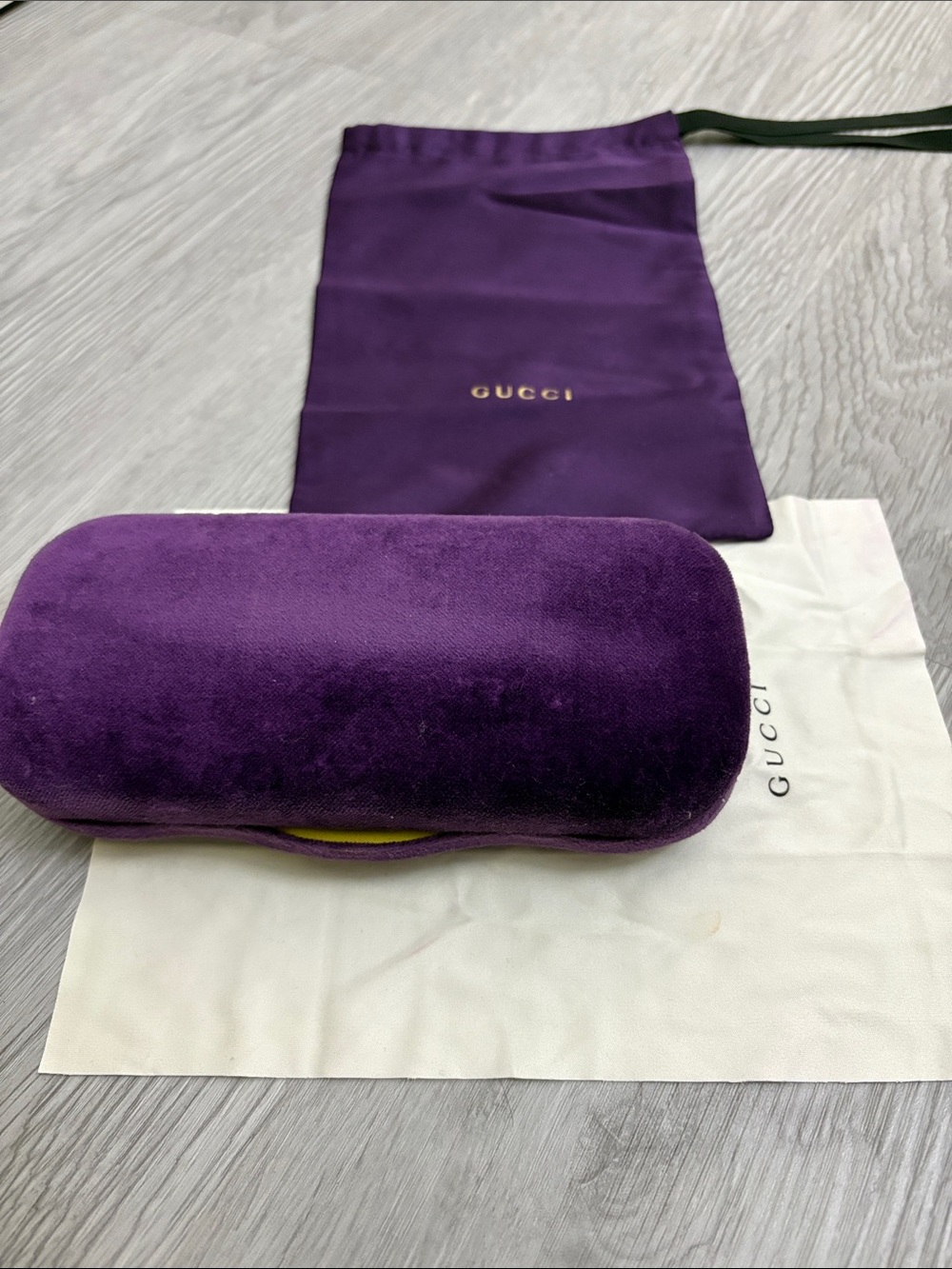 Gucci Purple Velvet Eyewear Case with Yellow Interior - Picture 4 of 4
